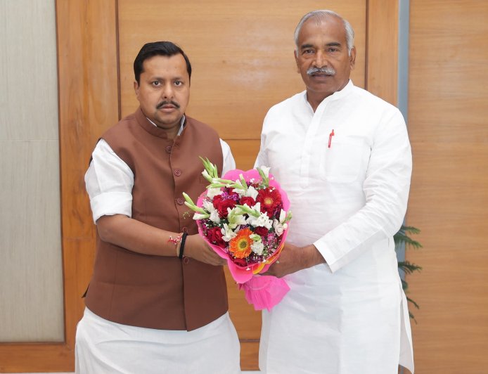 होली से पहले सियासी हलचल तेज, अरविंद पांडे की राष्ट्रीय अध्यक्ष नितिन नवीन से मुलाकात के कई मायने