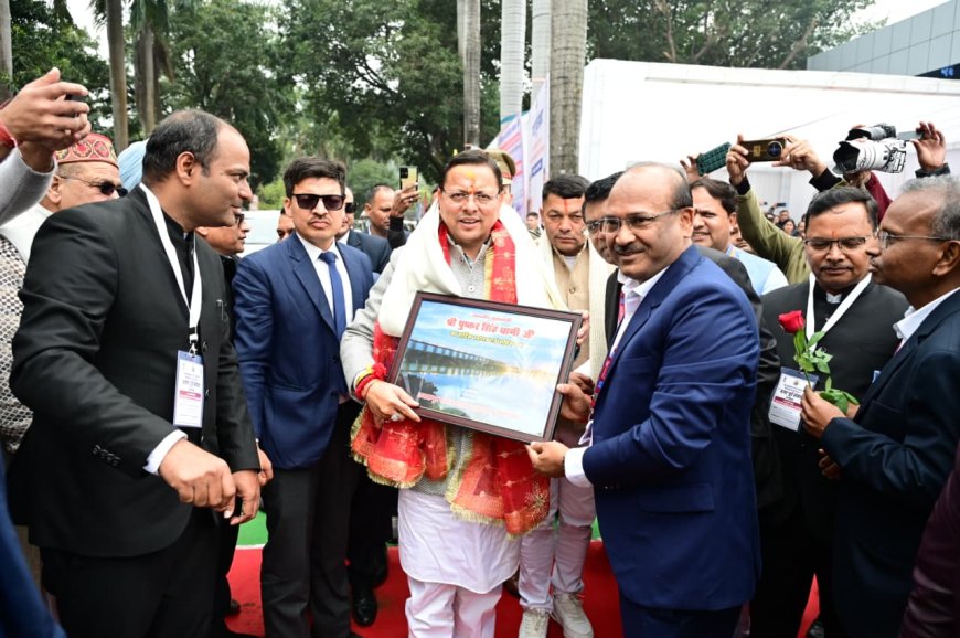 टनकपुर में संस्कृति और समरसता का उत्सव, मुख्यमंत्री ने लिया खिचड़ी प्रसाद