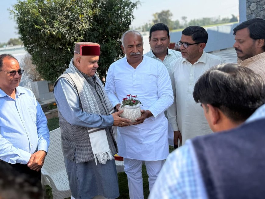 गदरपुर में सियासी तापमान हाई: अरविंद पांडे के घर पहुंचे महेंद्र भट्ट