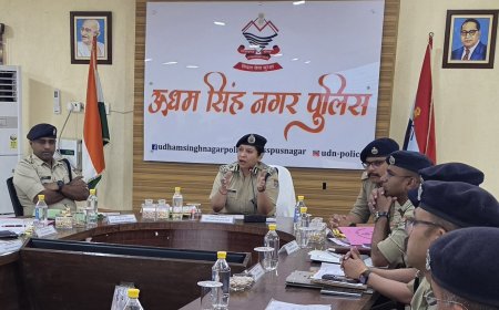 आईजी रिद्धिम अग्रवाल ने पुलिस लाइन में की समीक्षा बैठक, लंबित मामलों के शीघ्र निस्तारण के निर्देश
