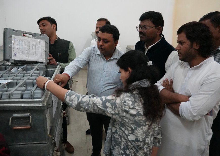 रूद्रपुर में डीएम नितिन सिंह भदौरिया ने किया ईवीएम वेयर हाउस का निरीक्षण