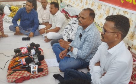वरिष्ठ पत्रकार उपेन्द्र सिंह राठौर के उत्पीड़न के खिलाफ पत्रकारों का धरना जारी