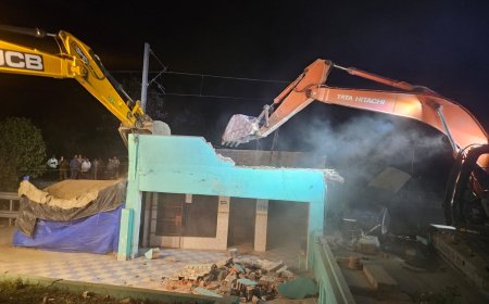 उधम सिंह नगर ,रेलवे भूमि पर बनी अवैध मजार भी हटाई गई