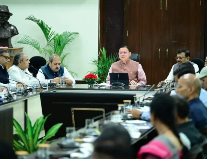 सीएम हेल्पलाइन 1905 पर लंबित शिकायतों के त्वरित निस्तारण के लिए विशेष अभियान चलाया जाए - मुख्यमंत्री