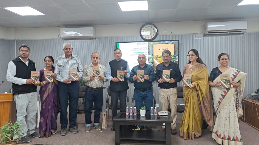 दून पुस्तकालय में गढ़वाली कहानियों के अनुवाद की  पुस्तक पनाळ का लोकार्पण