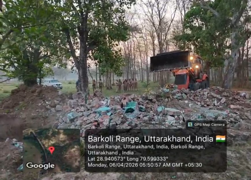 वन विभाग ने दो अवैध मजारों को नोटिस देने के बाद ध्वस्त किया