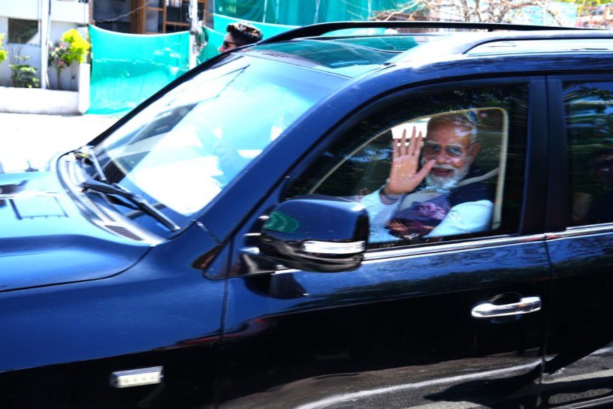 देवभूमि में प्रधानमंत्री का भव्य स्वागत, 12 किमी लंबे रोड शो में बड़ी संख्या में उमड़े लोग