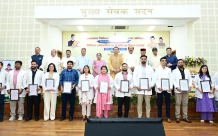मुख्यमंत्री धामी ने 307 अभ्यर्थियों को बांटे नियुक्ति पत्र, स्वास्थ्य सेवाओं को मिलेगा नया बल