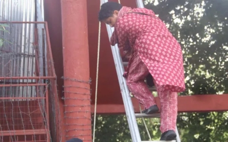 देहरादून में पानी की टंकी पर चढ़े प्रदर्शनकारियों पर पुलिस सख्त, ज्योति रौतेला समेत कई पर मुकदमा दर्ज