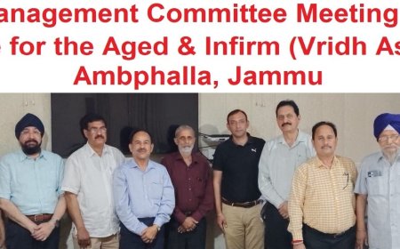वृद्ध आश्रम में कल्याणकारी गतिविधियों एवं  विकास परियोजनाओं की समीक्षा
