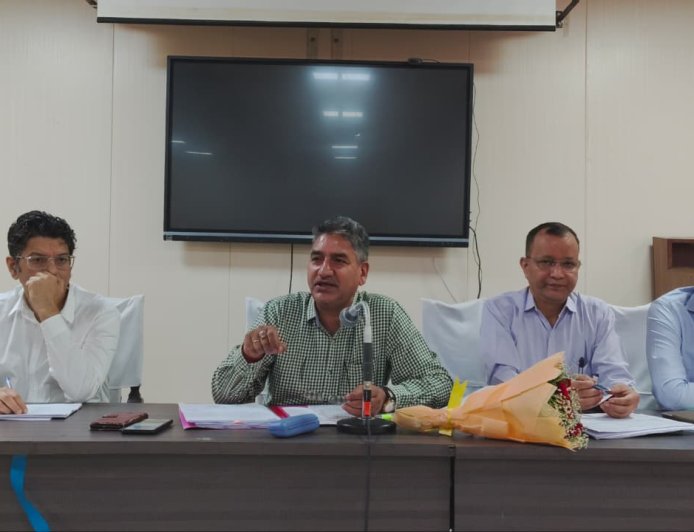 सचिव दीपक कुमार ने दिए सख्त निर्देश—गांवों में रात्रि विश्राम व योजनाओं में पारदर्शिता पर जोर