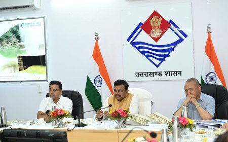 मुख्य सचिव की अध्यक्षता में जनपदीय विकास कार्यों की समीक्षा बैठक