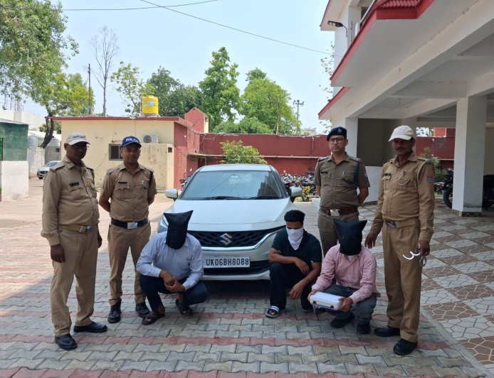 अवैध वसूली और रंगदारी करने वाले गिरोह का पर्दाफाश, 03 शातिर गिरफ्तार