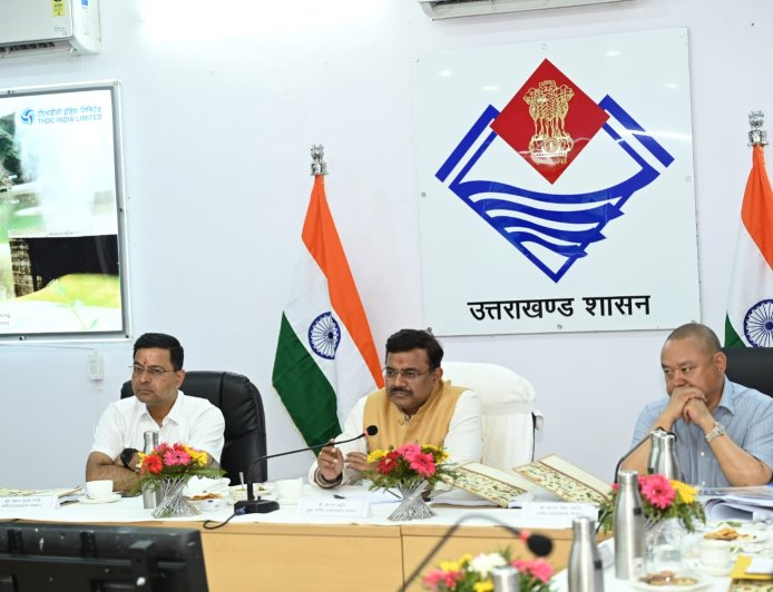 मुख्य सचिव की अध्यक्षता में जनपदीय विकास कार्यों की समीक्षा बैठक