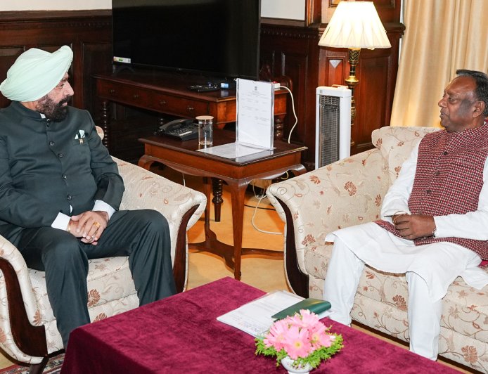 आयुर्वेद, अनुसंधान एवं जनस्वास्थ्य  को लेकर पद्मश्री वैद्य बालेन्दु प्रकाश ने की राज्यपाल से मुलाकात