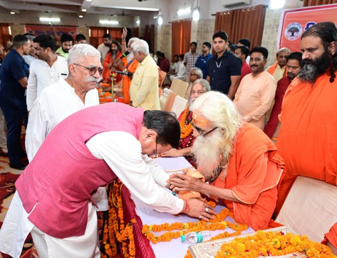 विश्व हिन्दू परिषद भारतीय संस्कृति और सनातन मूल्यों के संरक्षण का सशक्त माध्यम : मुख्यमंत्री धामी
