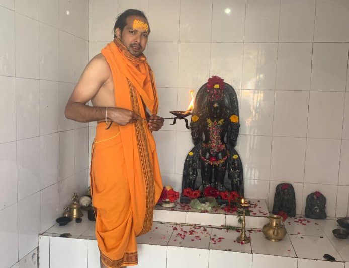 बॉलीवुड से देवभूमि तक: भारत के सबसे युवा प्रोड्यूसर कार्तिक पालीवाल बने ऐतिहासिक आदित्य मंदिर के मुख्य पुजारी