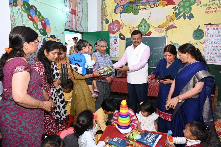 मुख्य सचिव आनन्द बर्द्धन ने विद्यालय, आंगनबाड़ी केन्द्र, पुस्तकालय एवं खेल सुविधाओं का किया निरीक्षण