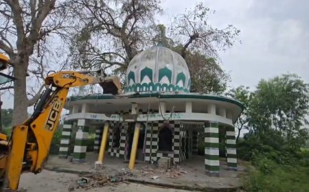 देवभूमि से अवैध मजारों पर धामी सरकार के बुलडोजर की कारवाई जारी