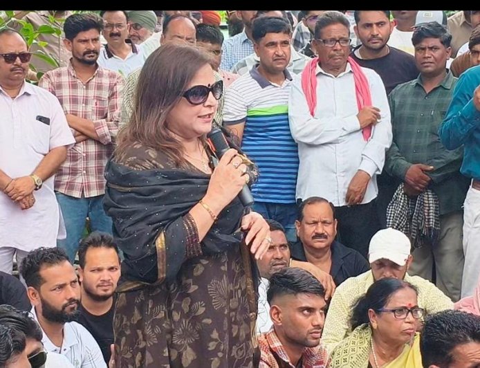 "युवा संवाद" में मारपीट पर कांग्रेस का फूटा गुस्सा, कोतवाली पर दिया धरना