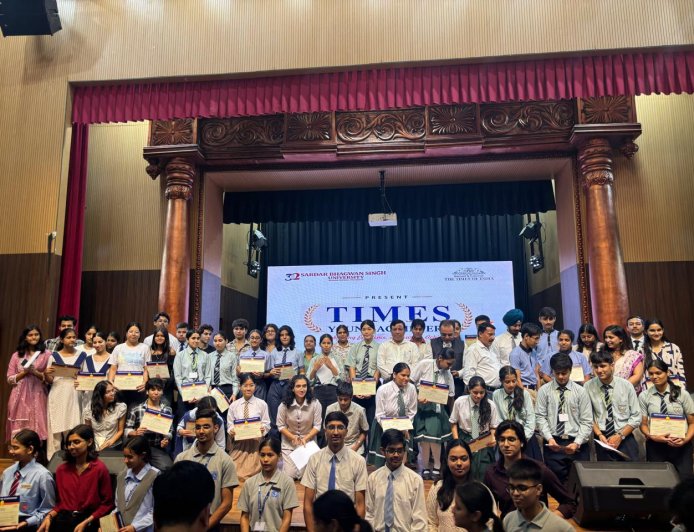 सफलता का आधार केवल अंक नहीं, चरित्र और संस्कार भी जरूरी : डीजी सूचना बंशीधर तिवारी