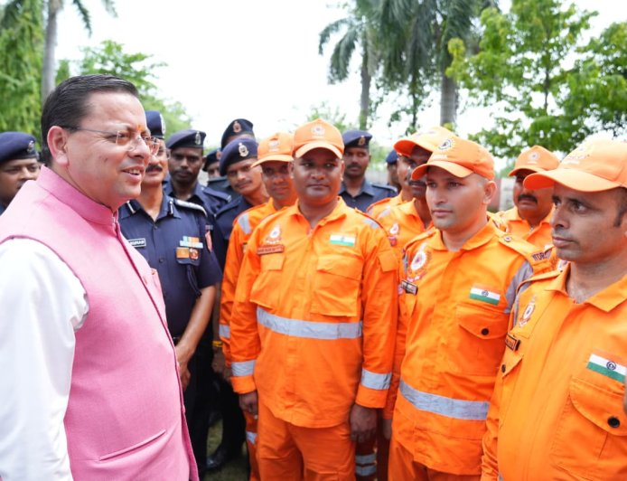 मुख्यमंत्री पुष्कर सिंह धामी ने एनडीआरएफ बटालियन गदरपुर का किया भ्रमण, जवानों से संवाद कर आपदा प्रबंधन व्यवस्थाओं की ली जानकारी
