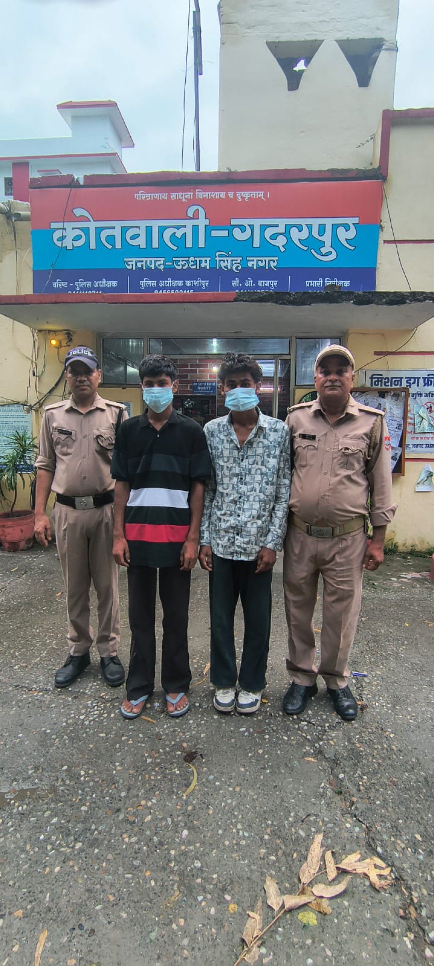 कोतवाली गदरपुर पुलिस कार्यवाही नाबालिक दो पीड़िताओं को बहला फुसलाकर शादी का झांसा देकर भगाकर ले जाने वाले दो अभियुक्तों को पुलिस ने  गिरफ्तार