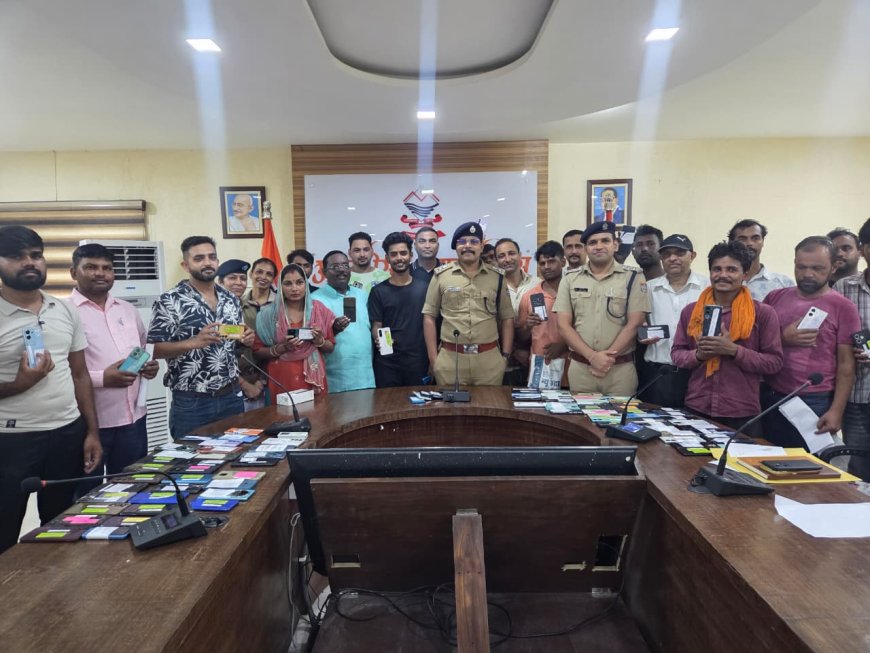 खोये मोबाइलों को वापस लौटाकर एसएसपी अजय गणपति ने बिखेरी लोगों के चेहरों पर मुस्कान