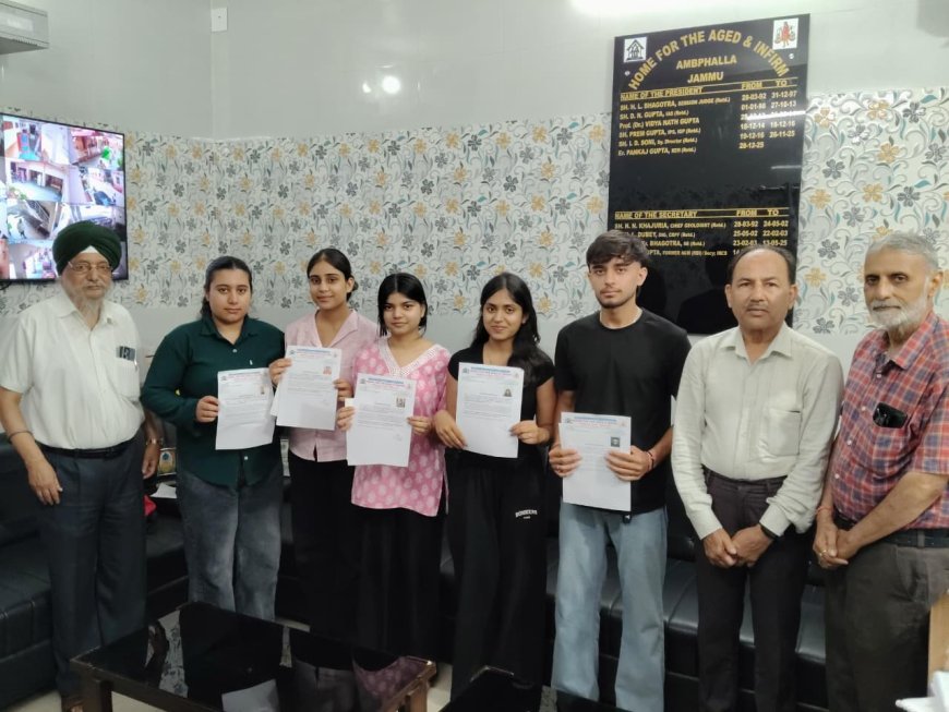 वृद्ध आश्रम में पाँच विश्वविद्यालयी विद्यार्थियों ने  सफलतापूर्वक पूर्ण की सामाजिक इंटर्नशिप