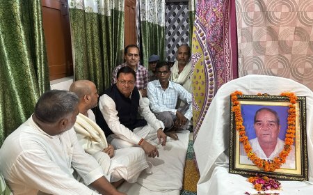 मुख्यमंत्री पुष्कर सिंह धामी ने स्व. बिशन सिंह कापड़ी को श्रद्धांजलि अर्पित कर परिजनों को दी सांत्वना