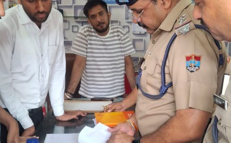 गृह विभाग के निर्देश पर csc सेंटर्स में पुलिस की छापे मारी