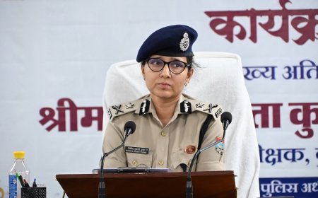 आई जी कुमाऊँ  द्वारा जनसंवाद कार्यक्रम आयोजित, "देवभूमि का सुरक्षा कवच" अभियान के माध्यम से साइबर सुरक्षा, महिला एवं बाल सुरक्षा, सड़क सुरक्षा एवं नशामुक्त उत्तराखण्ड का दिया सन्देश