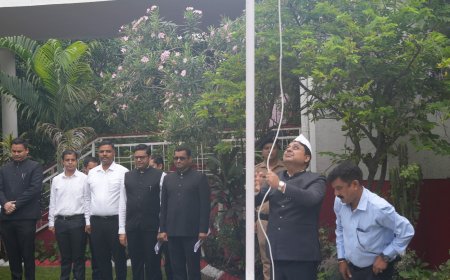 स्वतंत्रता दिवस पर डीएम नितिन सिंह भदौरिया ने दिलाई संविधान, जल संचय और पर्यावरण संरक्षण की शपथ