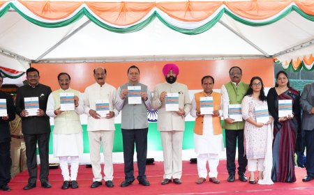 स्वतंत्रता दिवस पर लोक भवन में सम्मान समारोह, ‘देवभूमि संवाद’ का हुआ विमोचन