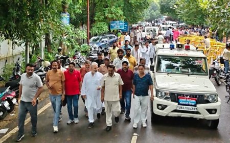 एसआईआर विवाद के बाद सियासत गरमाई, ठुकराल पर मुकदमे के विरोध में एसएसपी कार्यालय पहुंचे कांग्रेसी