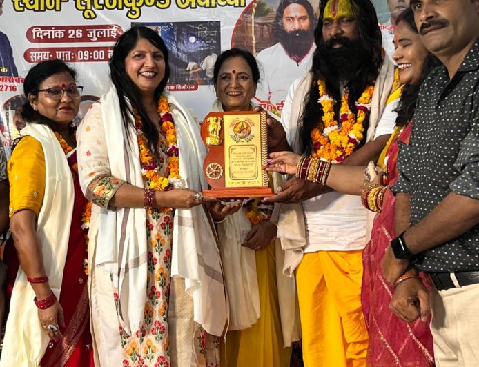 अखिल भारतीय कवि सम्मेलन में हल्द्वानी की वंदना शर्मा ने बिखेरा राष्ट्रभक्ति का ओज, 'चार सौ वर्षों की प्रतीक्षा' पर आधारित कविता ने जीता दिल
