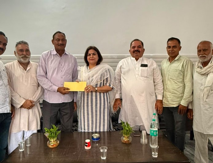 शहीदी दिवस पर शिल्पी अरोरा ने कंबोज धर्मशाला को दी सहायता राशि