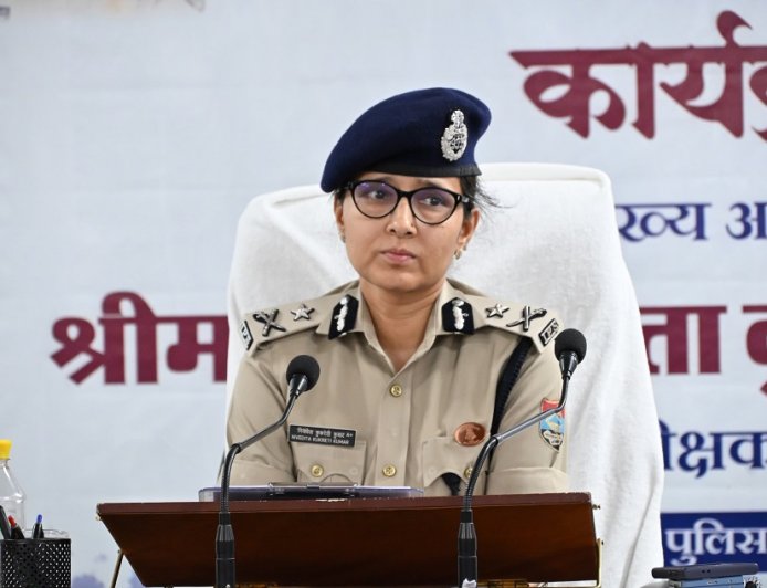 आई जी कुमाऊँ  द्वारा जनसंवाद कार्यक्रम आयोजित, "देवभूमि का सुरक्षा कवच" अभियान के माध्यम से साइबर सुरक्षा, महिला एवं बाल सुरक्षा, सड़क सुरक्षा एवं नशामुक्त उत्तराखण्ड का दिया सन्देश
