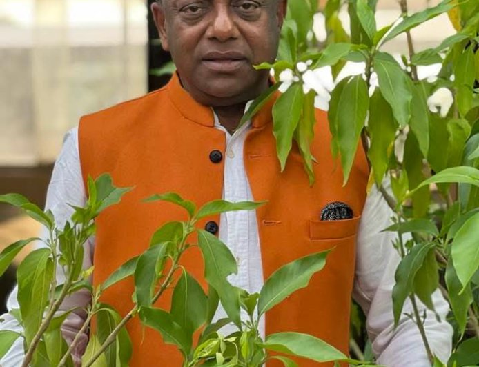 गमगीन माहौल में राजकीय सम्मान के साथ हुआ पद्मश्री वैद्य बालेंदु प्रकाश का अंतिम संस्कार