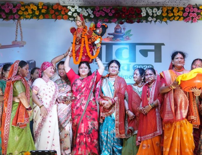 महिलाएँ हमारी संस्कृति, खेत और आजीविका की मुख्य धुरी: श्रीमती गीता धामी