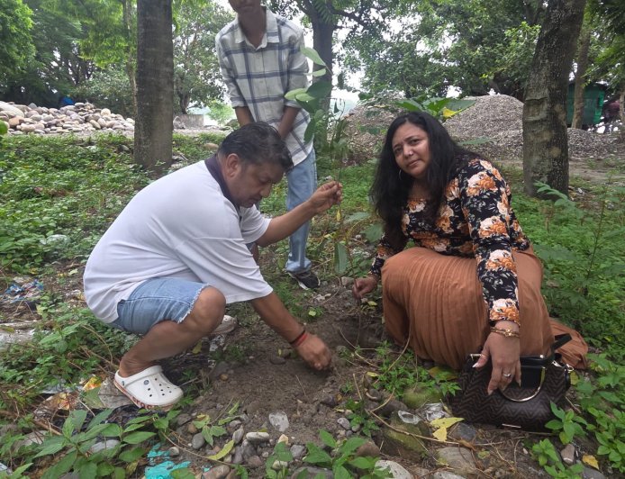 गंगा घाट पर सफाई औऱ वृक्षारोपण अभियान कर पर्यावरण संरक्षण का दिया संदेश