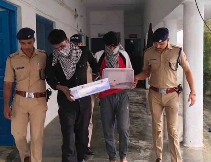 एसएसपी अजय गणपति के निर्देशन में जुलूस में हथियार लहराकर दहशत फैलाने वालों पर लगातार कस रहा है कड़ा शिकंजा