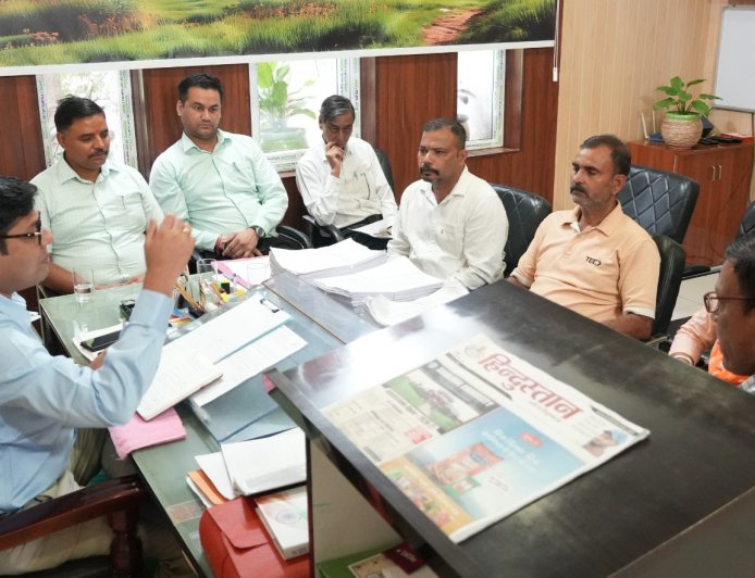 मतदाता सूची पुनरीक्षण को लेकर राजनीतिक दलों के साथ बैठक,31 अगस्त तक निपटाए जाएंगे नो मैपिंग,विसंगति श्रेणी के मामले