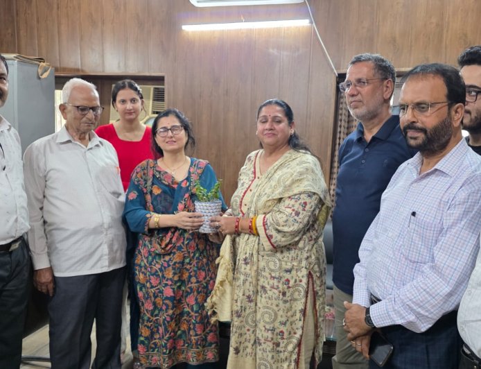 तवी वेलफेयर सोसाइटी ने राजकीय गर्ल्स हायर सेकेंडरी स्कूल, सतवारी में लगाया नि:शुल्क नेत्र जांच एवं स्क्रीनिंग शिविर