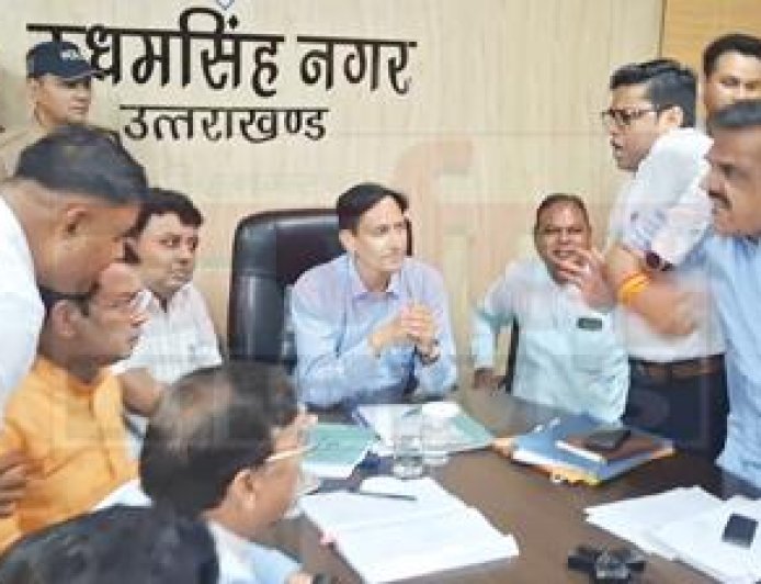 एसआईआर को लेकर रूद्रपुर में बवालः विधायक और पूर्व विधायक के बीच तीखी नोंक-झोंक