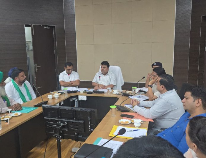 किसानों के साथ बैठक सौहार्दपूर्ण सम्पन्न