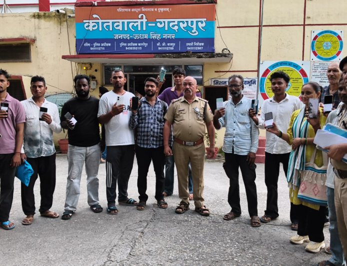 गदरपुर पुलिस ने बरामद किए 32 मोबाइल, मालिकों के चेहरों पर लौटी मुस्कान