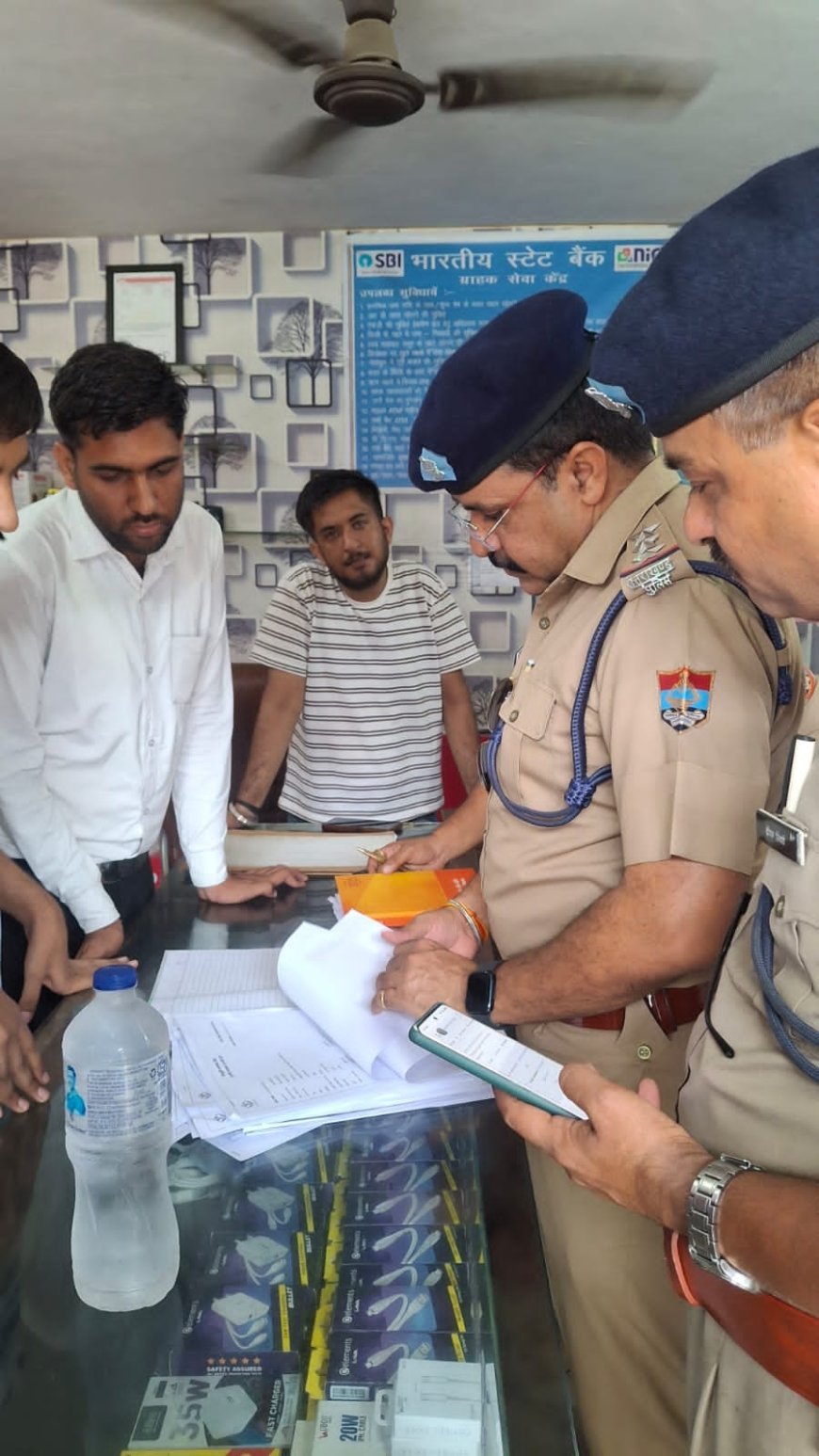 गृह विभाग के निर्देश पर csc सेंटर्स में पुलिस की छापे मारी