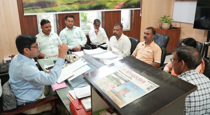 मतदाता सूची पुनरीक्षण को लेकर राजनीतिक दलों के साथ बैठक,31 अगस्त तक निपटाए जाएंगे नो मैपिंग,विसंगति श्रेणी के मामले