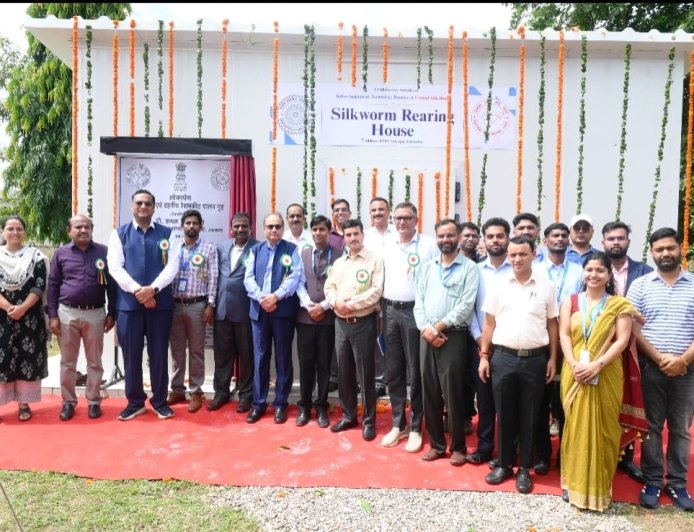 केंद्रीय रेशम बोर्ड- क्षेत्रीय रेशम उत्पादन अनुसंधान केंद्र सहसपुर, देहरादून में आदर्श एवं वहनीय रेशमकीट पालन गृह का हुआ उद्घाटन